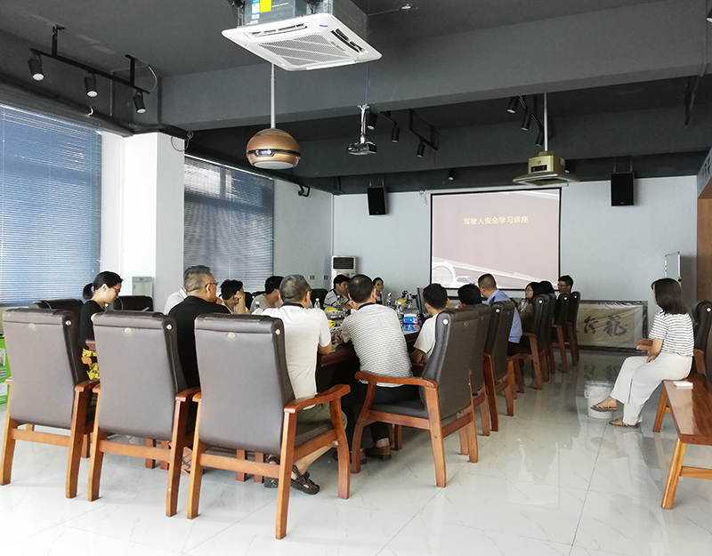 Lianda company organizes driver's safety study lecture on air purification device